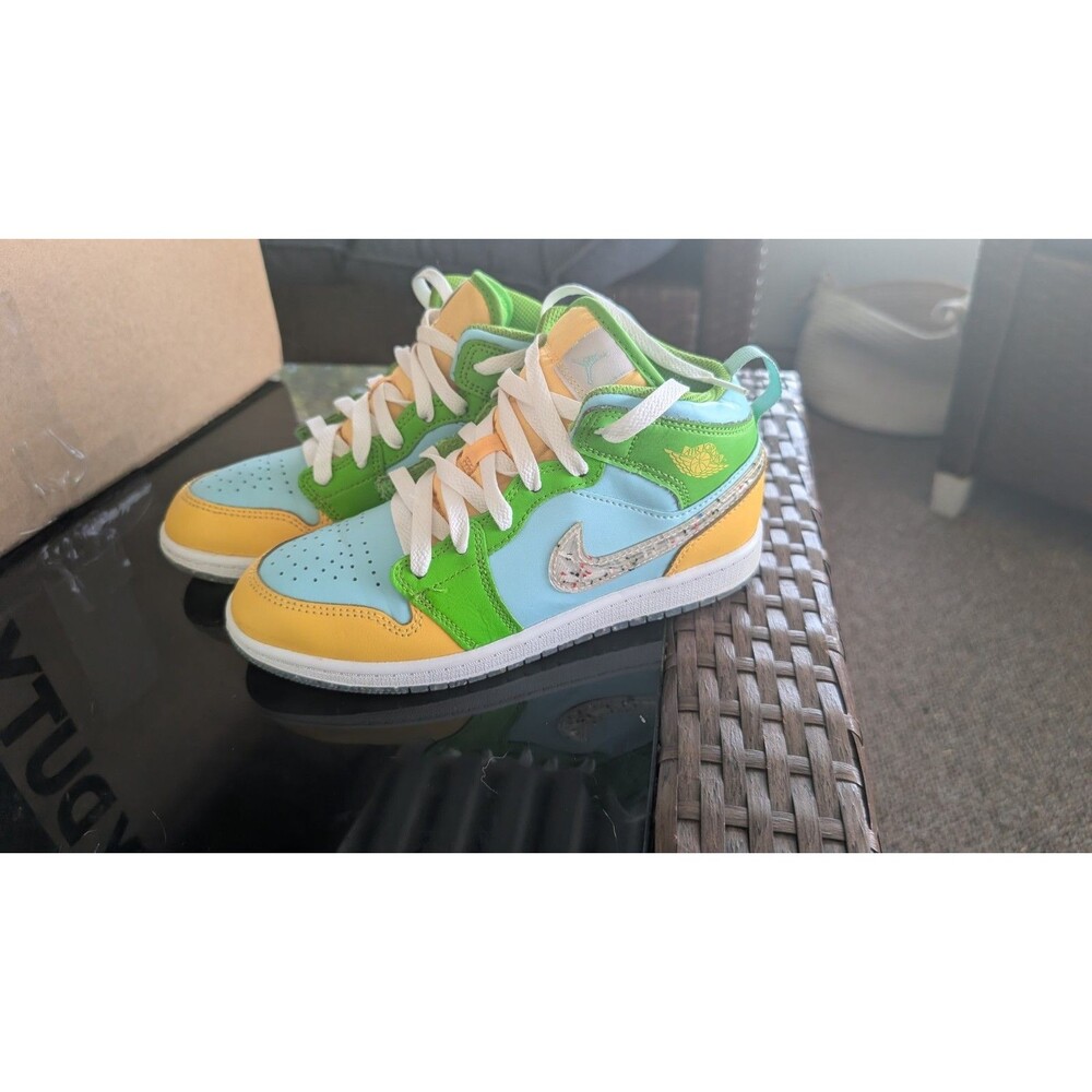 Nike Air Jordan 1 Mid SE 'Recycled Grind' sneakers
